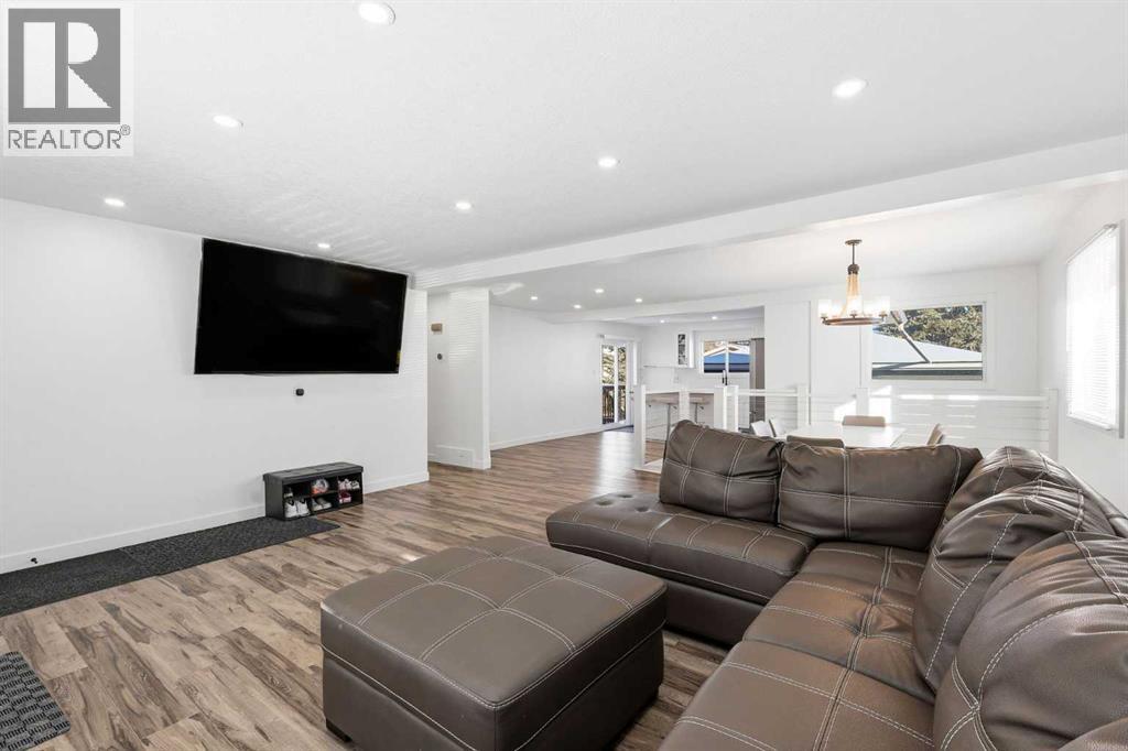 House for Sale in 69 Harrow Crescent SW|Calgary, Alberta T2V3B2 5