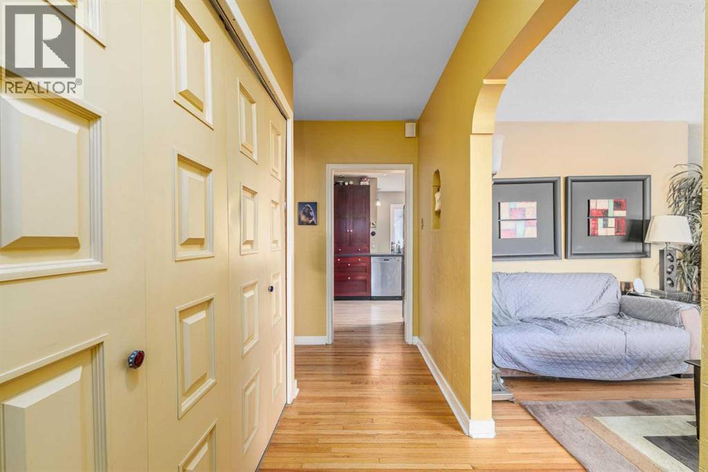 House for Sale in 2311 19 Street SW|Calgary, Alberta T2T4X1 5