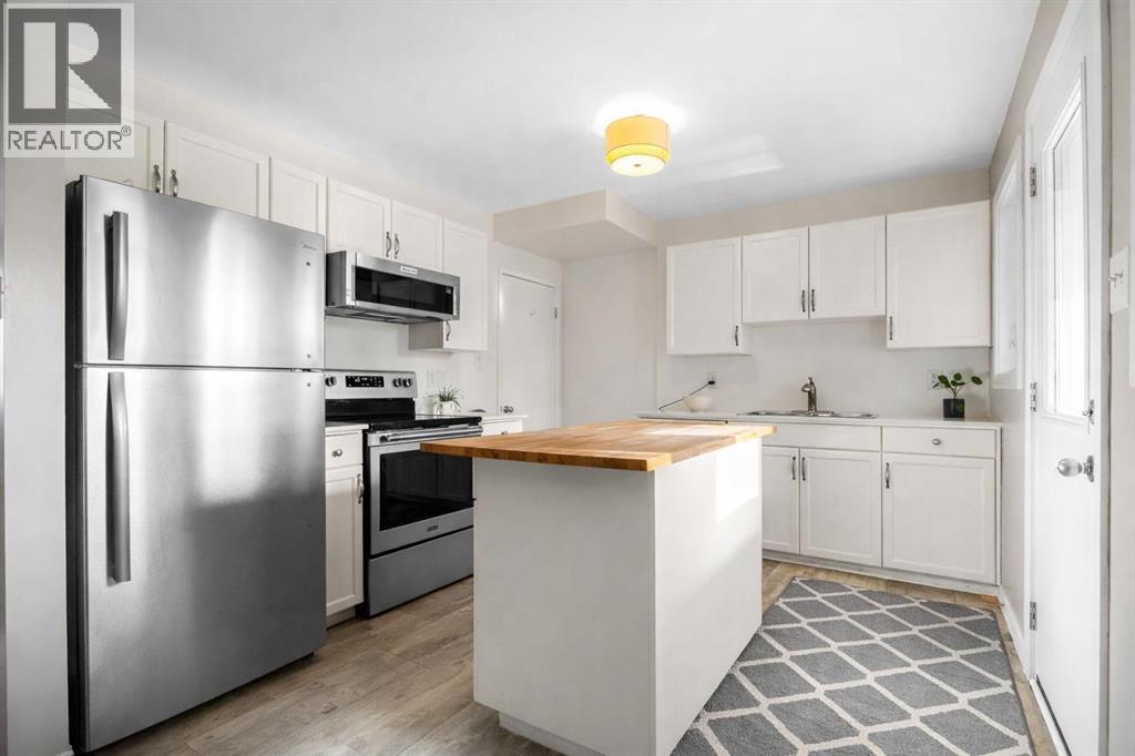 Row / Townhouse for Sale in 462 Killarney Glen Court SW|Calgary, Alberta T3E7H4