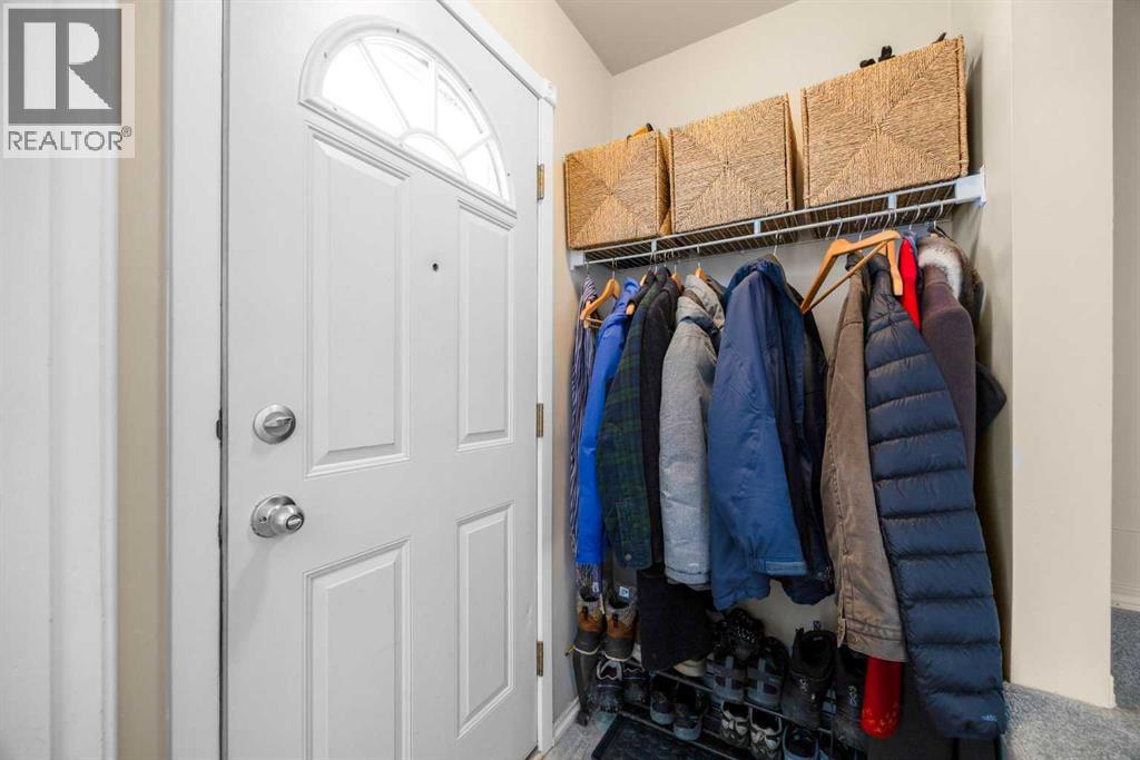 Row / Townhouse for Sale in 462 Killarney Glen Court SW|Calgary, Alberta T3E7H4 4