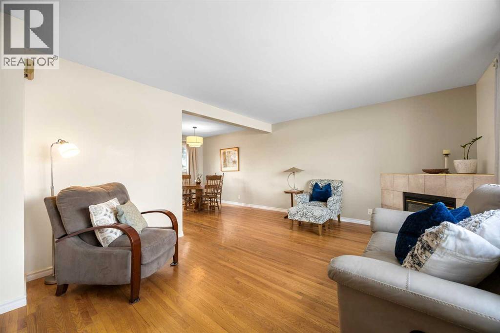 Row / Townhouse for Sale in 462 Killarney Glen Court SW|Calgary, Alberta T3E7H4 5