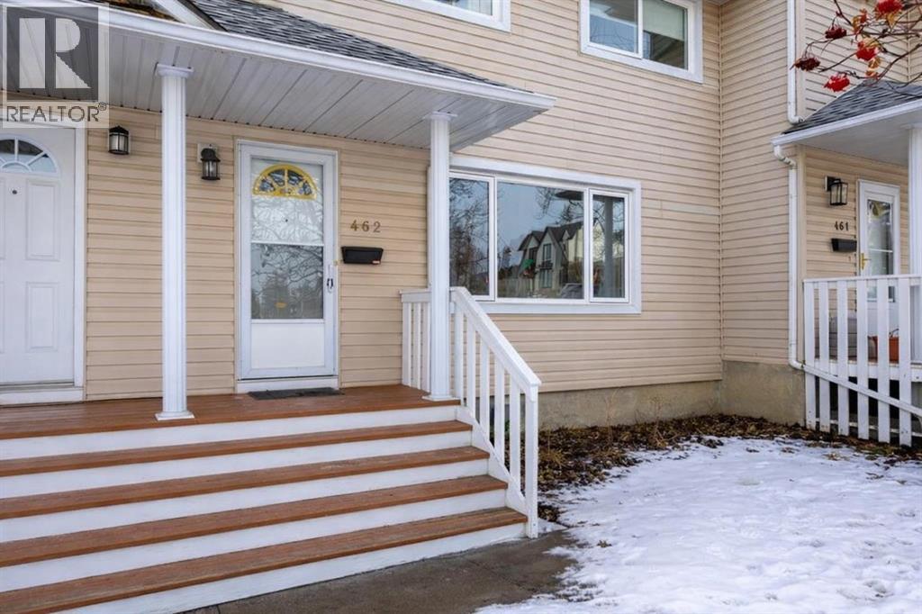 Row / Townhouse for Sale in 462 Killarney Glen Court SW|Calgary, Alberta T3E7H4 2