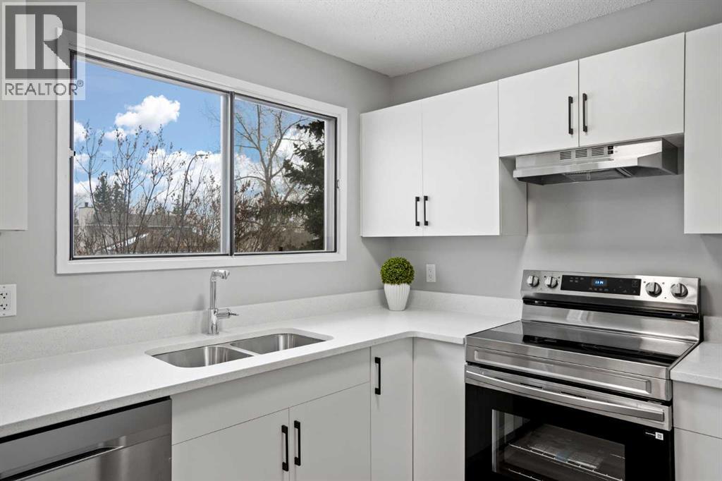 Row / Townhouse for Sale in 8, 6915 Ranchview Drive NW|Calgary, Alberta T3G1R8 3