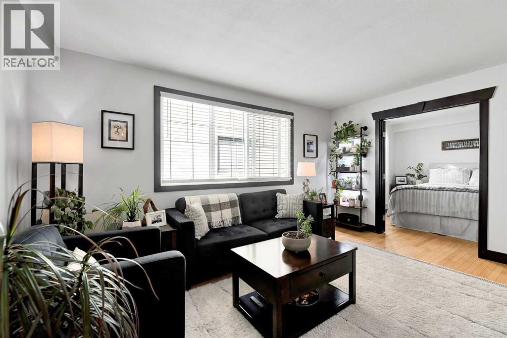 Apartment for Sale in 305, 2417 17 Street SW|Calgary, Alberta T2T4M9