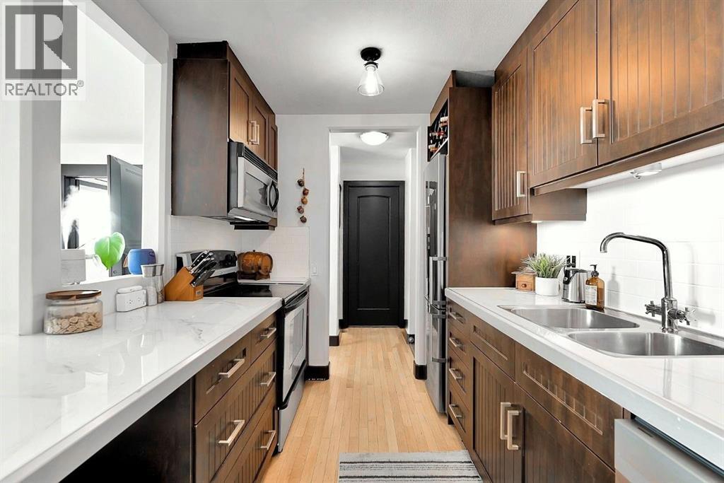 Apartment for Sale in 305, 2417 17 Street SW|Calgary, Alberta T2T4M9 3