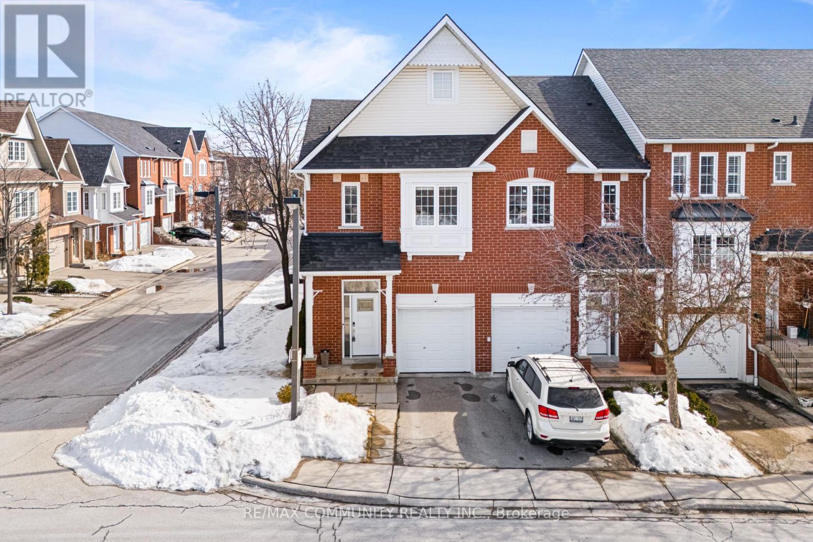 Row / Townhouse for Sale in 49 - 1588 SOUTH PARADE COURT|Mississauga (East Credit), Ontario L5M6E7 2