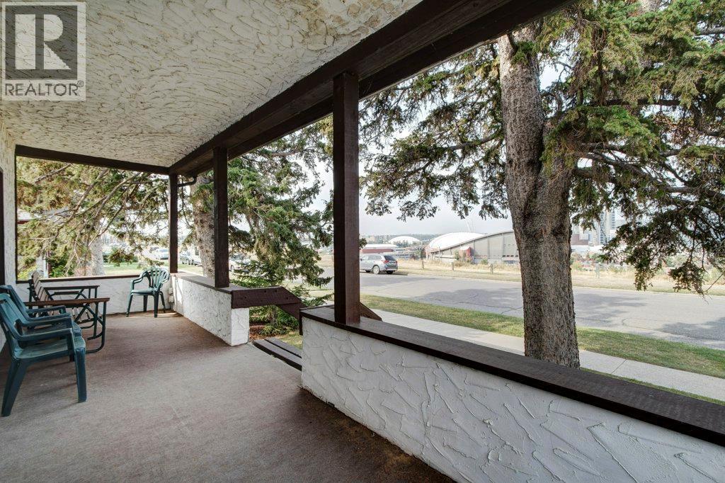 House for Sale in 1808 Salisbury Street SE|Calgary, Alberta T2G4K1 3