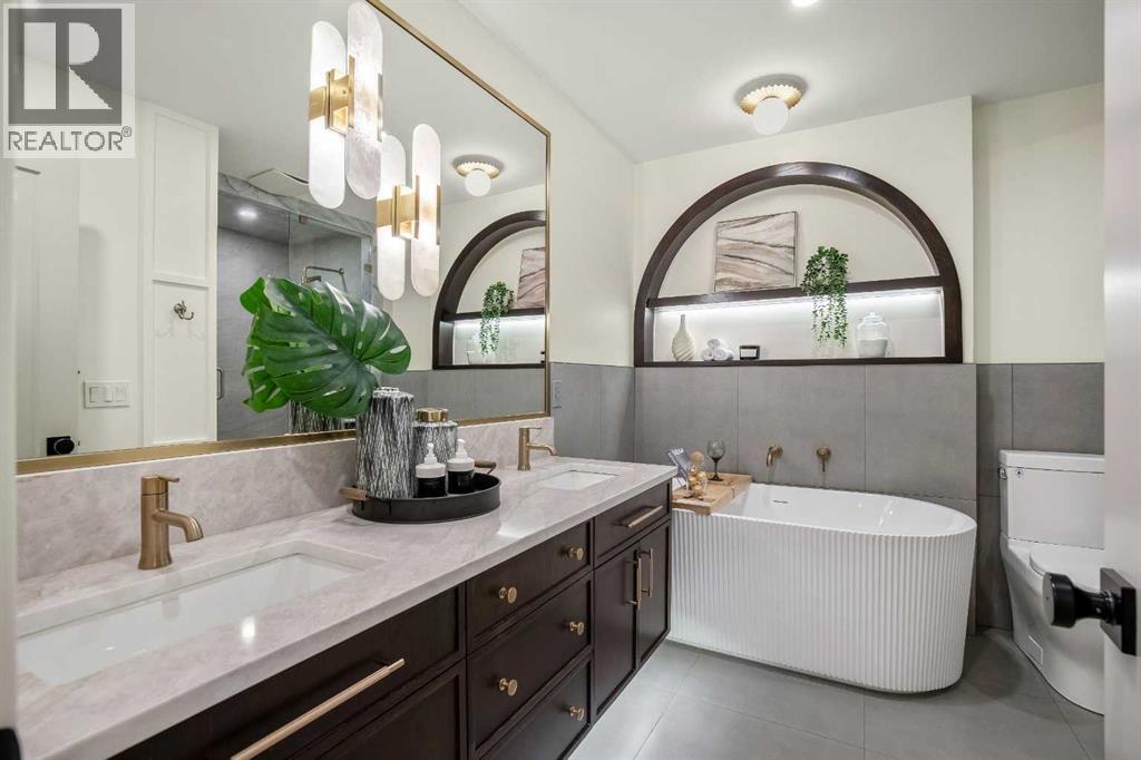 House for Sale in 216 Oakridge Place SW|Calgary, Alberta T2V1V2 5