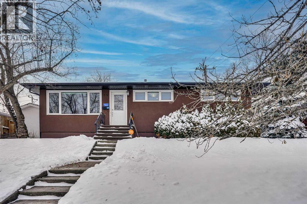 House for Sale in 35 Meadowview Road SW|Calgary, Alberta T2V1W1