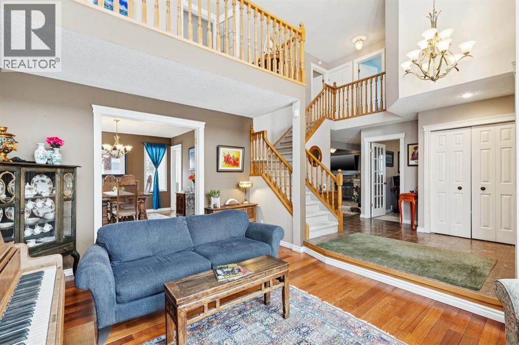 House for Sale in 4 Wood Valley Rise SW|Calgary, Alberta T2W5X5 5