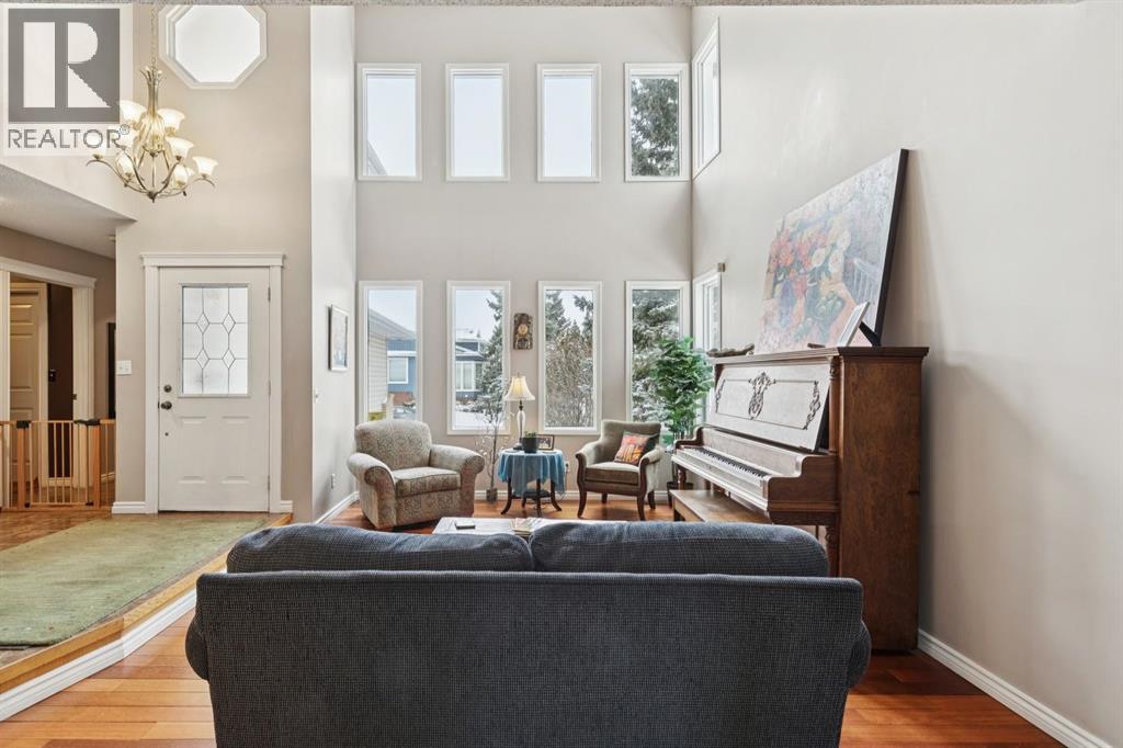 House for Sale in 4 Wood Valley Rise SW|Calgary, Alberta T2W5X5 2