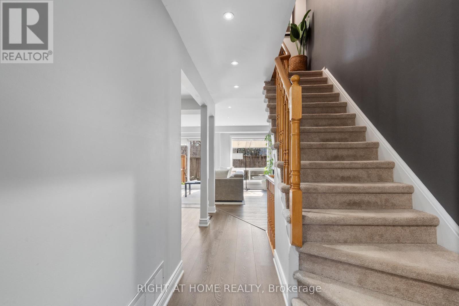 Row / Townhouse for Sale in 41 - 2088 LEANNE BOULEVARD|Mississauga (Sheridan Park), Ontario L5K2S7 4