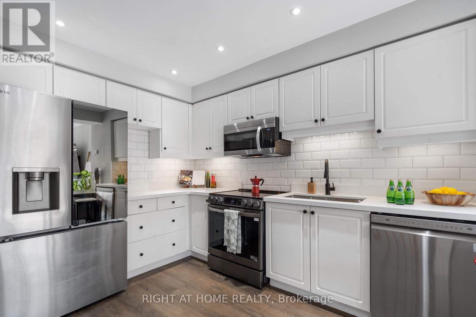 Row / Townhouse for Sale in 41 - 2088 LEANNE BOULEVARD|Mississauga (Sheridan Park), Ontario L5K2S7 5