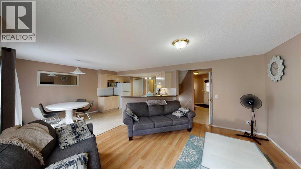 House for Sale in 91 Royal Elm Way NW|Calgary, Alberta T3G5M3 4