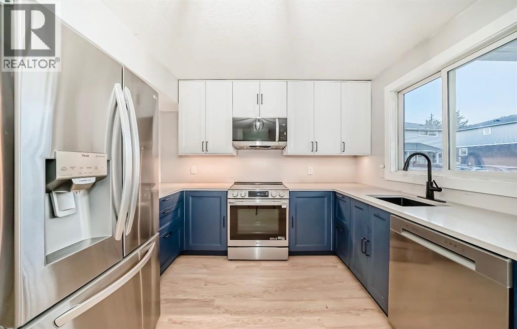 Row / Townhouse for Sale in 423 Regal Park NE|Calgary, Alberta T2E0S6 3