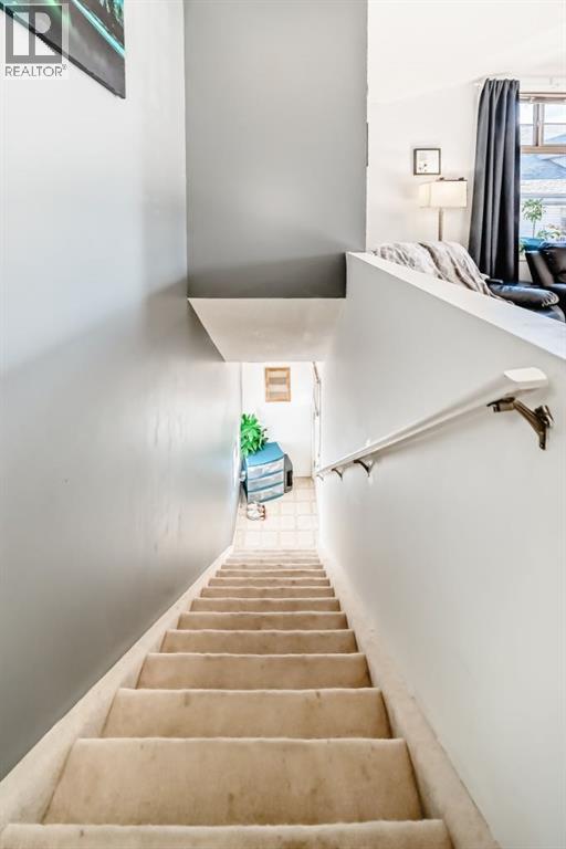 Row / Townhouse for Sale in 205, 27 Everridge Square SW|Calgary, Alberta T2Y5J7 3