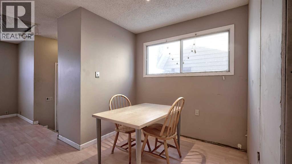 Duplex for Sale in 7814 21 Street SE|Calgary, Alberta T2C1Y7 5