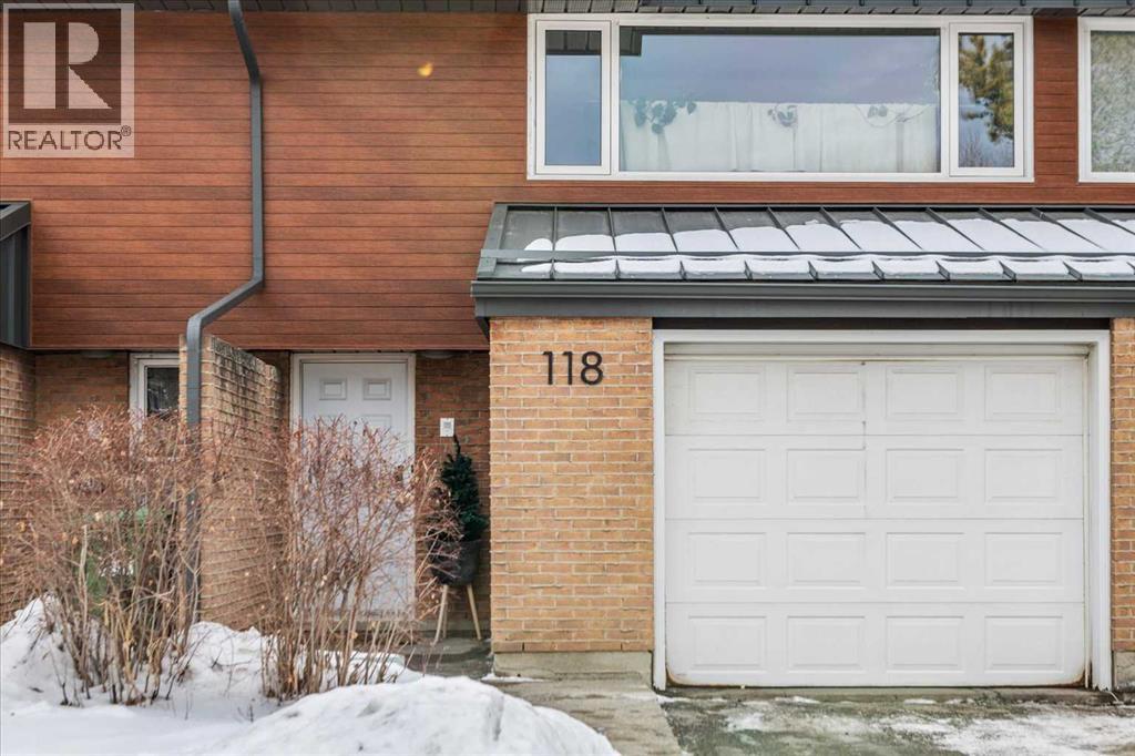 Row / Townhouse for Sale in 118 Brae Glen Lane SW|Calgary, Alberta T2W1B6