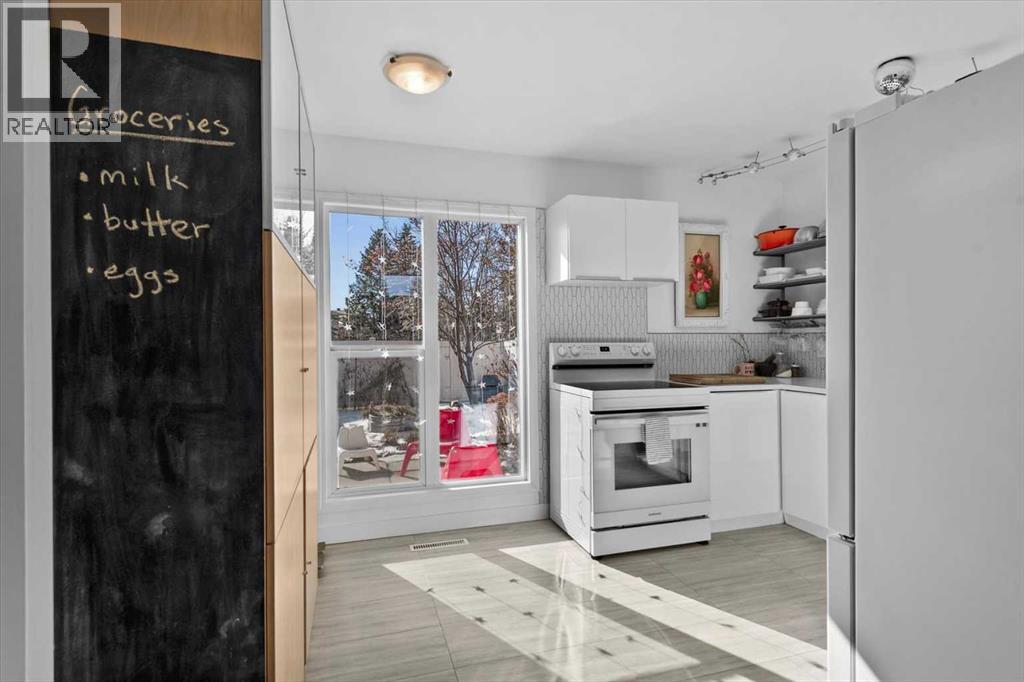 Row / Townhouse for Sale in 118 Brae Glen Lane SW|Calgary, Alberta T2W1B6 4