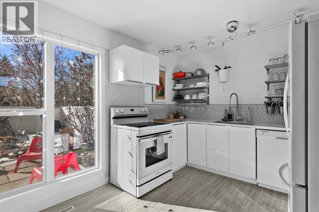 Row / Townhouse for Sale in 118 Brae Glen Lane SW|Calgary, Alberta T2W1B6 5