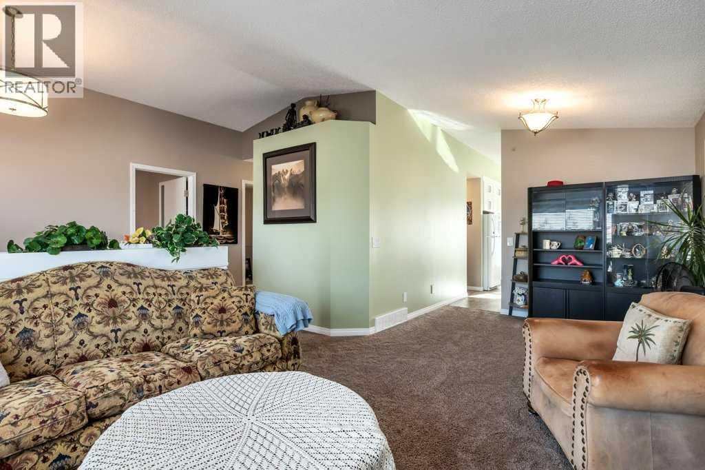 House for Sale in 117 Shawfield Way SW|Calgary, Alberta T2Y2Y1 5