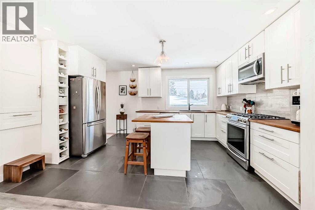 House for Sale in 3304 46 Street SW|Calgary, Alberta T3E3W8 4