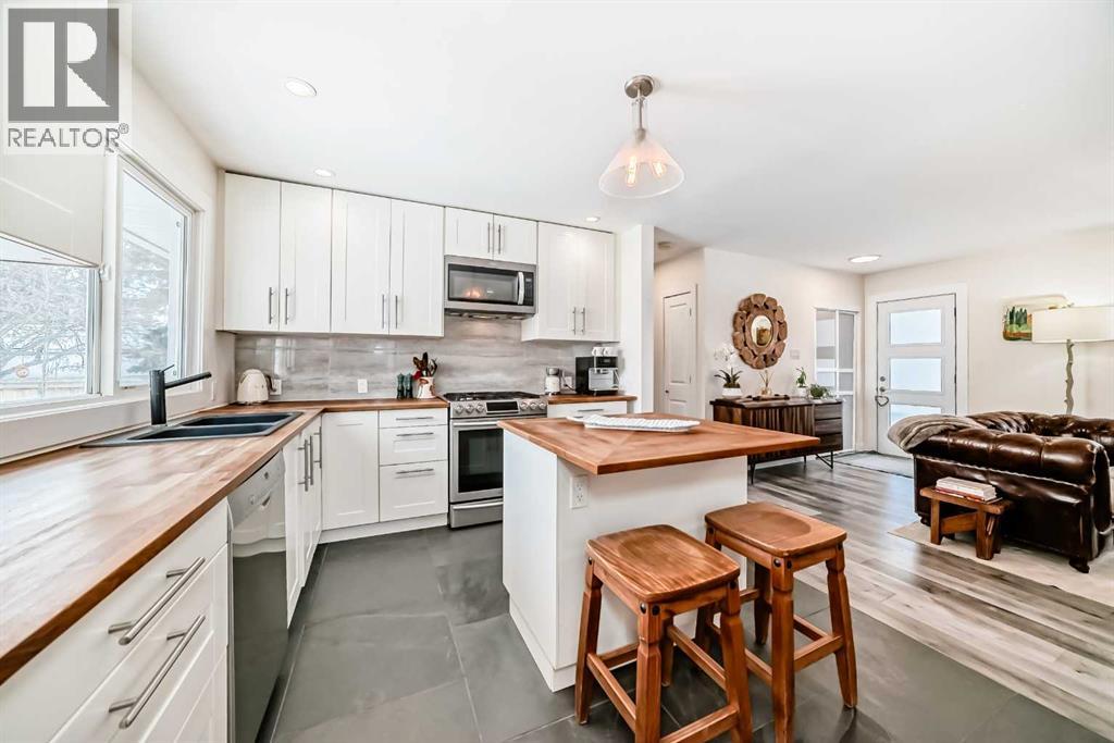 House for Sale in 3304 46 Street SW|Calgary, Alberta T3E3W8 5