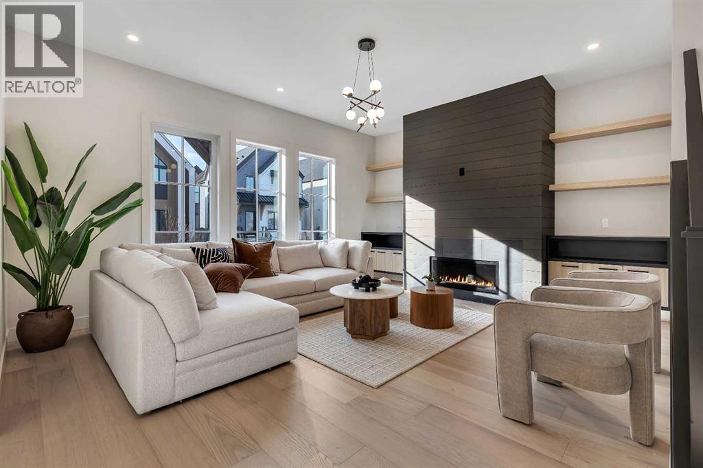 House for Sale in 342 Normandy Drive SW|Calgary, Alberta T3E8G8 2