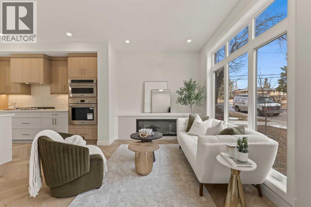 Row / Townhouse for Sale in 3107 42 Street SW|Calgary, Alberta T3E3M4 2