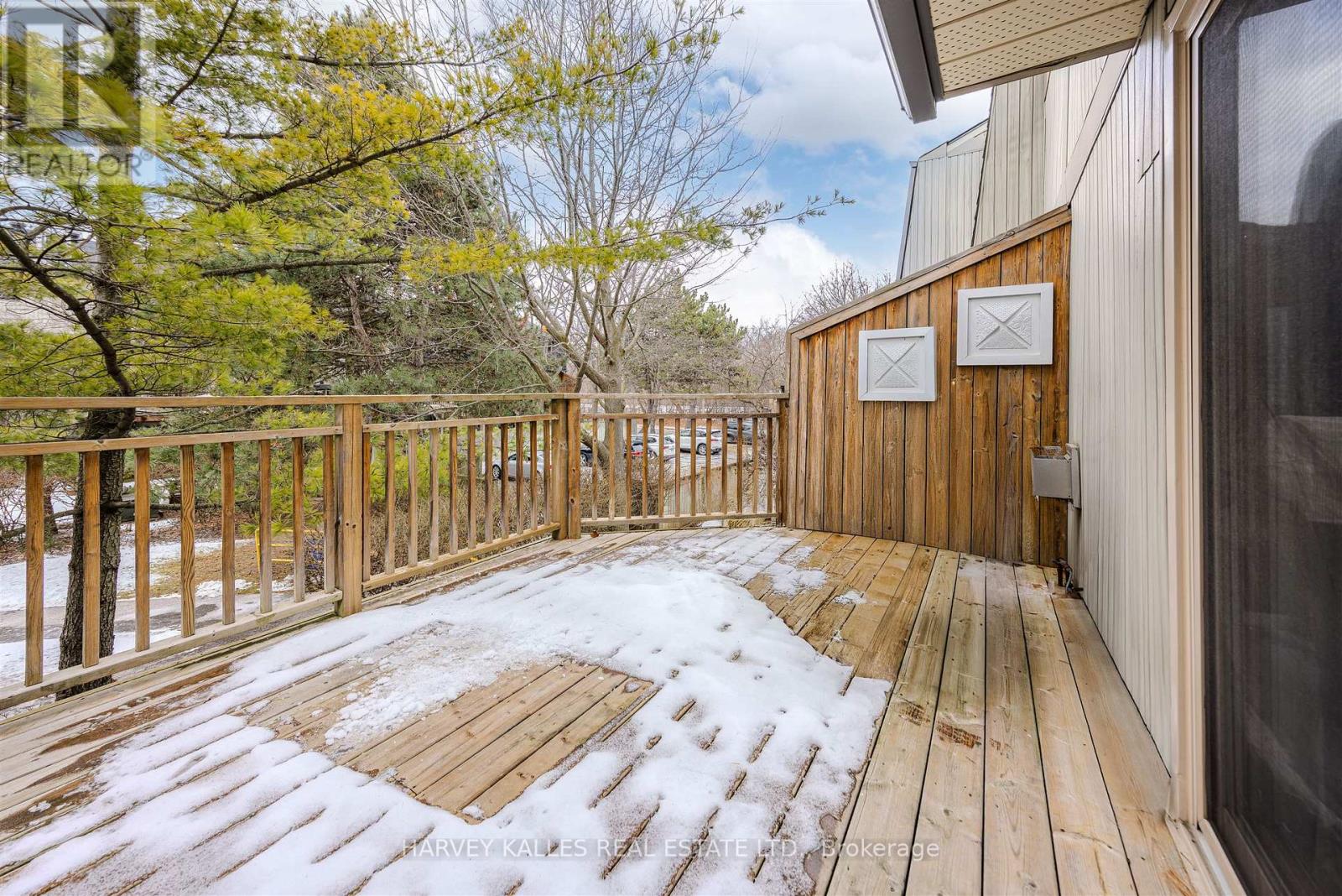 Row / Townhouse for Sale in 50 - 1060 WALDEN CIRCLE|Mississauga (Clarkson), Ontario L5J4J9 3