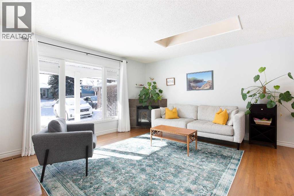 House for Sale in 1012 Hunterston Hill NW|Calgary, Alberta T2K4N8 3