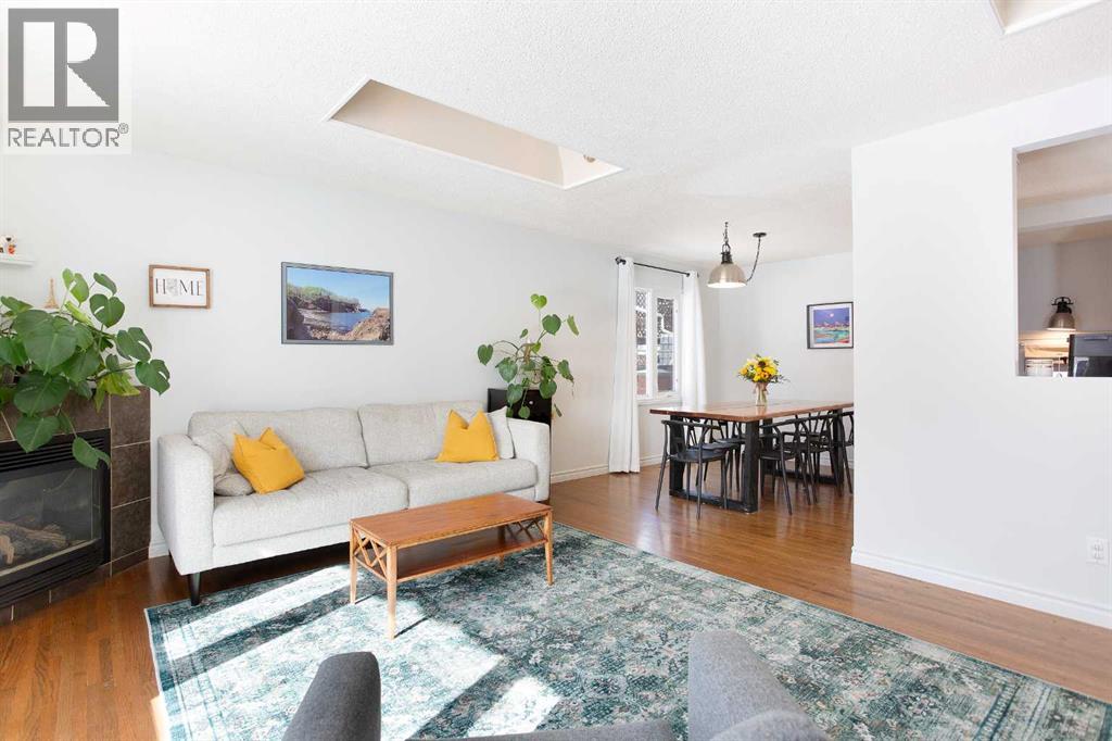 House for Sale in 1012 Hunterston Hill NW|Calgary, Alberta T2K4N8 5