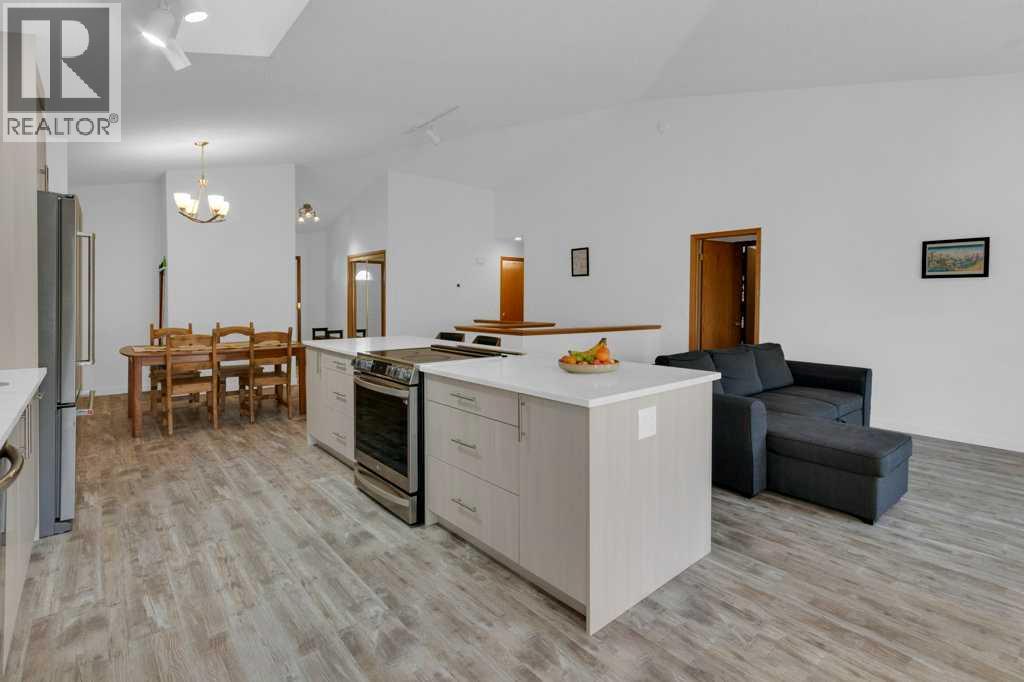 Row / Townhouse for Sale in 119 Edgepark Villas NW|Calgary, Alberta T3A3S2 5