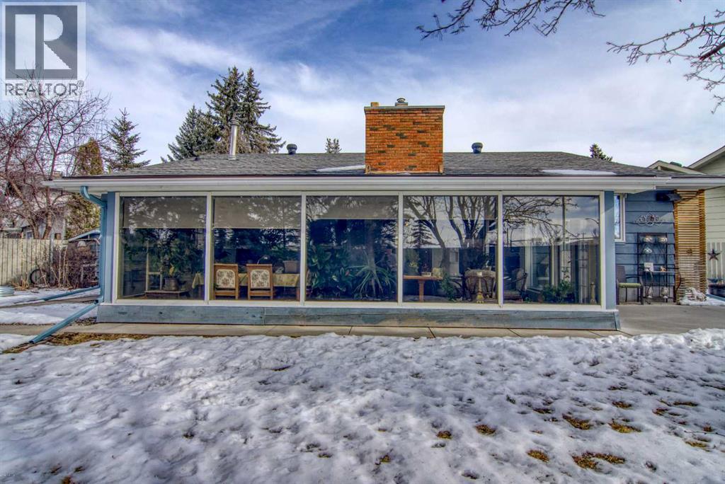 House for Sale in 219 Lake Wood Place SE|Calgary, Alberta T2J4T8 2