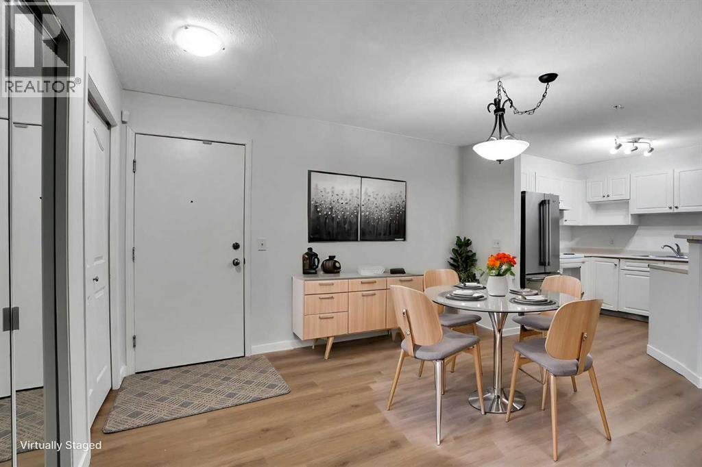 Apartment for Sale in 107, 5500 Somervale Court SW|Calgary, Alberta T2Y4L9 4