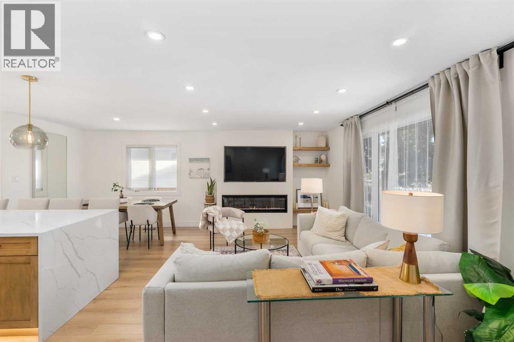 House for Sale in 824 Canna Crescent SW|Calgary, Alberta T2W1N9 3