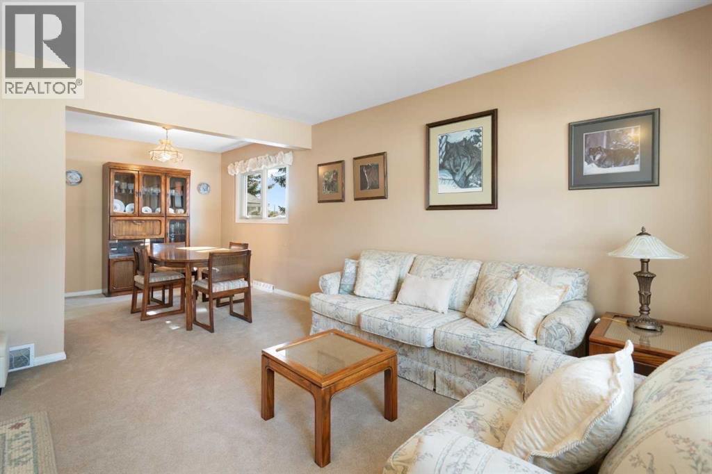 House for Sale in 59 Hogarth Crescent SW|Calgary, Alberta T2V3A8 5