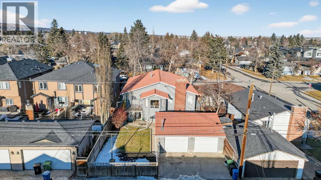 House for Sale in 455 24 Avenue NE|Calgary, Alberta T2E1X2 3