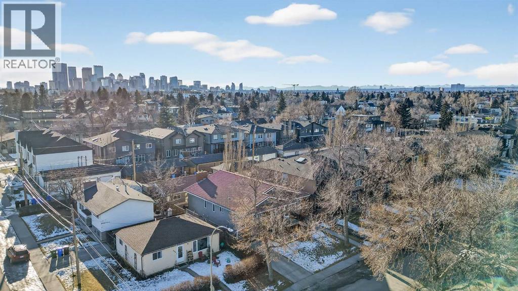 House for Sale in 455 24 Avenue NE|Calgary, Alberta T2E1X2 4