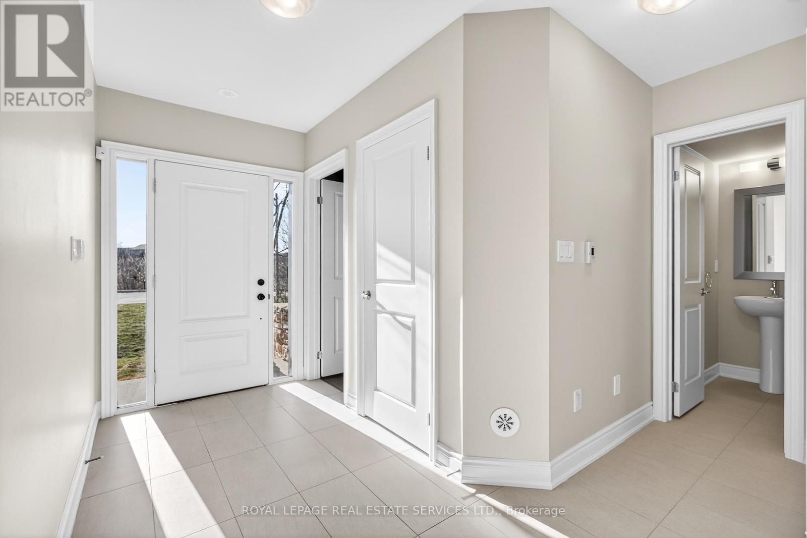 Row / Townhouse for Sale in 2193 LILLYKIN STREET|Oakville (RO River Oaks), Ontario L6H7H2 3