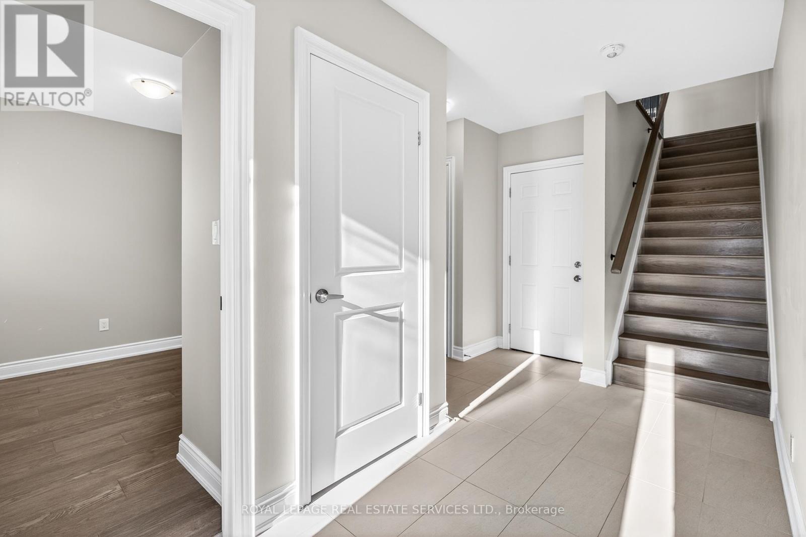 Row / Townhouse for Sale in 2193 LILLYKIN STREET|Oakville (RO River Oaks), Ontario L6H7H2 4