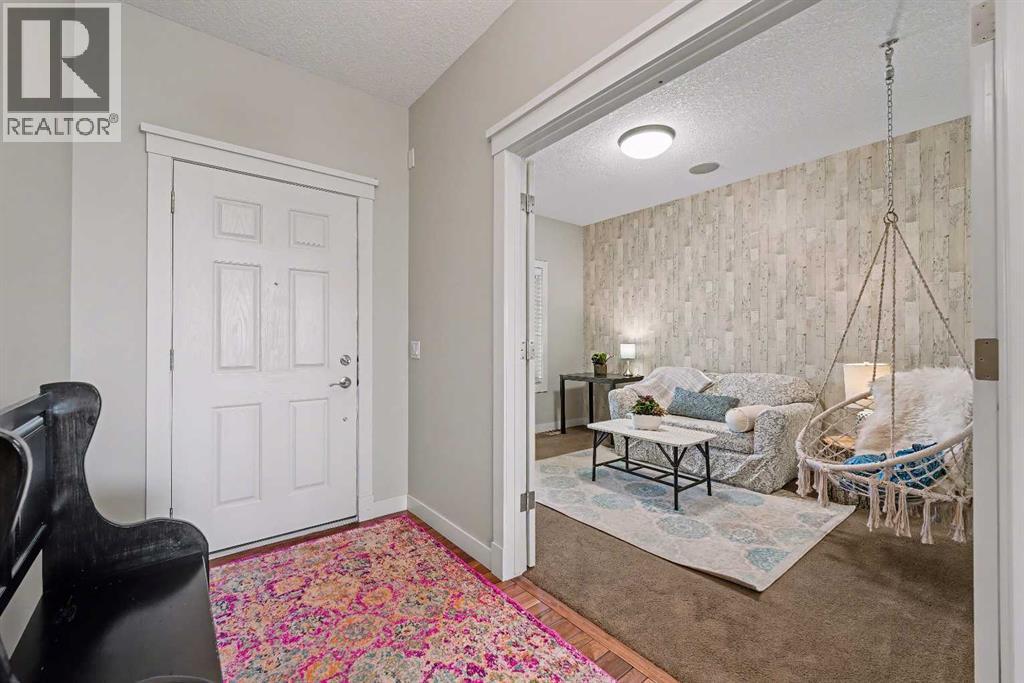 House for Sale in 39 Elgin Estates Green SE|Calgary, Alberta T2Z0N7 2