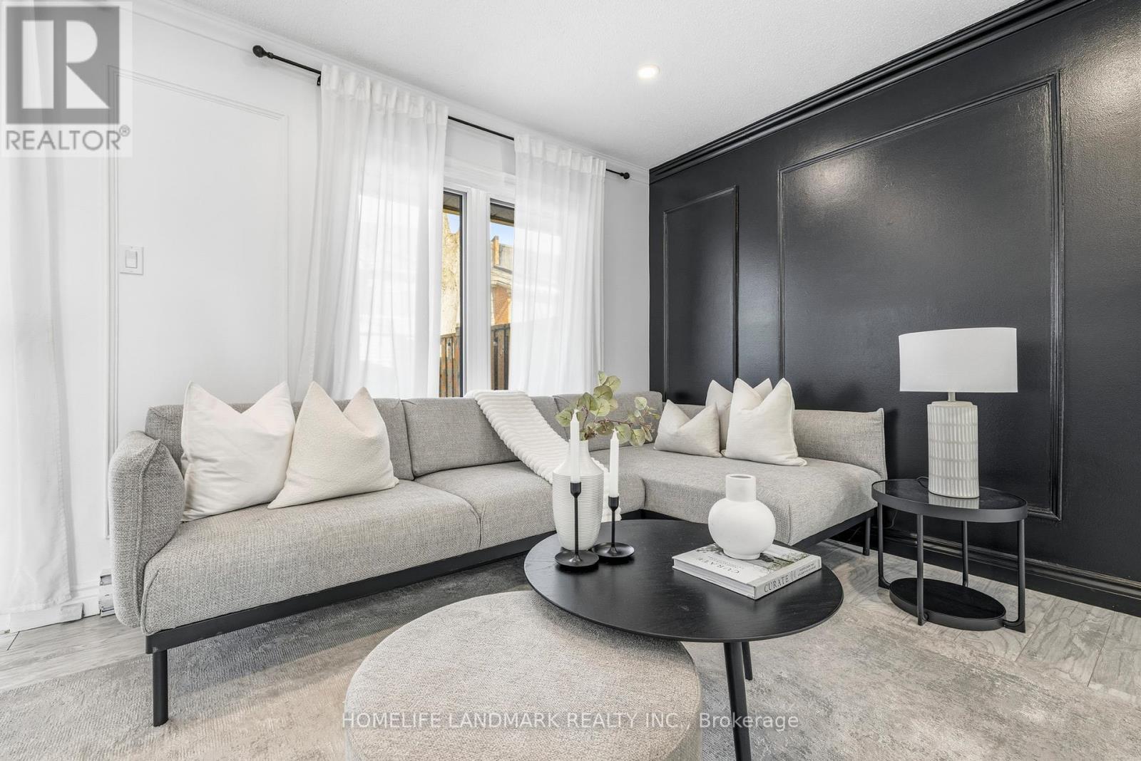 Row / Townhouse for Sale in 9 - 1270 GAINSBOROUGH DRIVE|Oakville (FA Falgarwood), Ontario L6H2L2