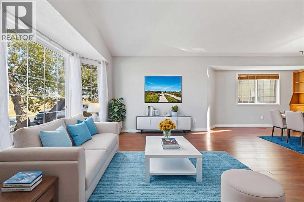 House for Sale in 336 Whitworth Way NE|Calgary, Alberta T1Y6E4 3