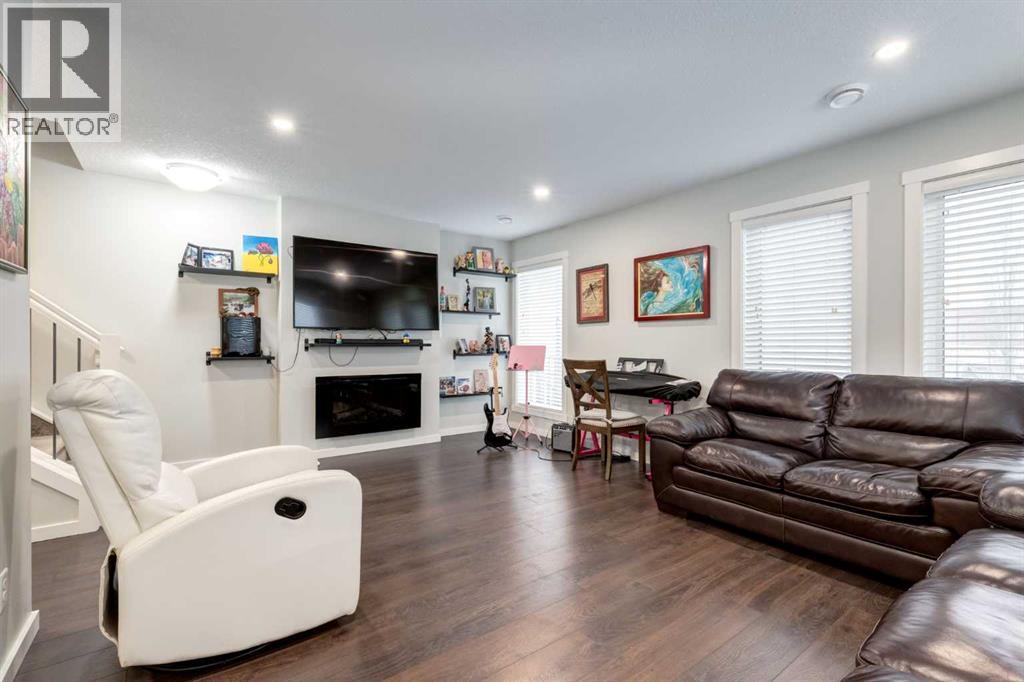 Row / Townhouse for Sale in 19484 37 Street SE|Calgary, Alberta T3M2W9 4