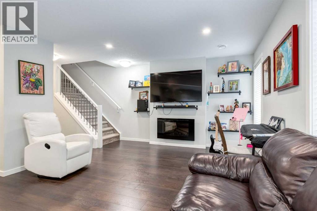 Row / Townhouse for Sale in 19484 37 Street SE|Calgary, Alberta T3M2W9 5