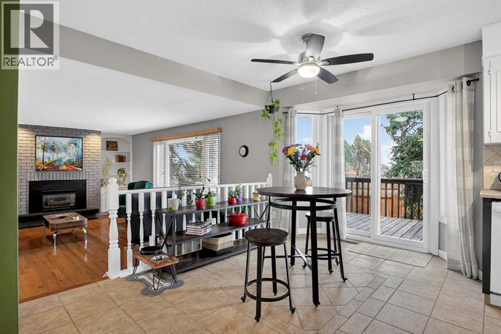 House for Sale in 1480 Berkley Drive NW|Calgary, Alberta T3k1T8 5