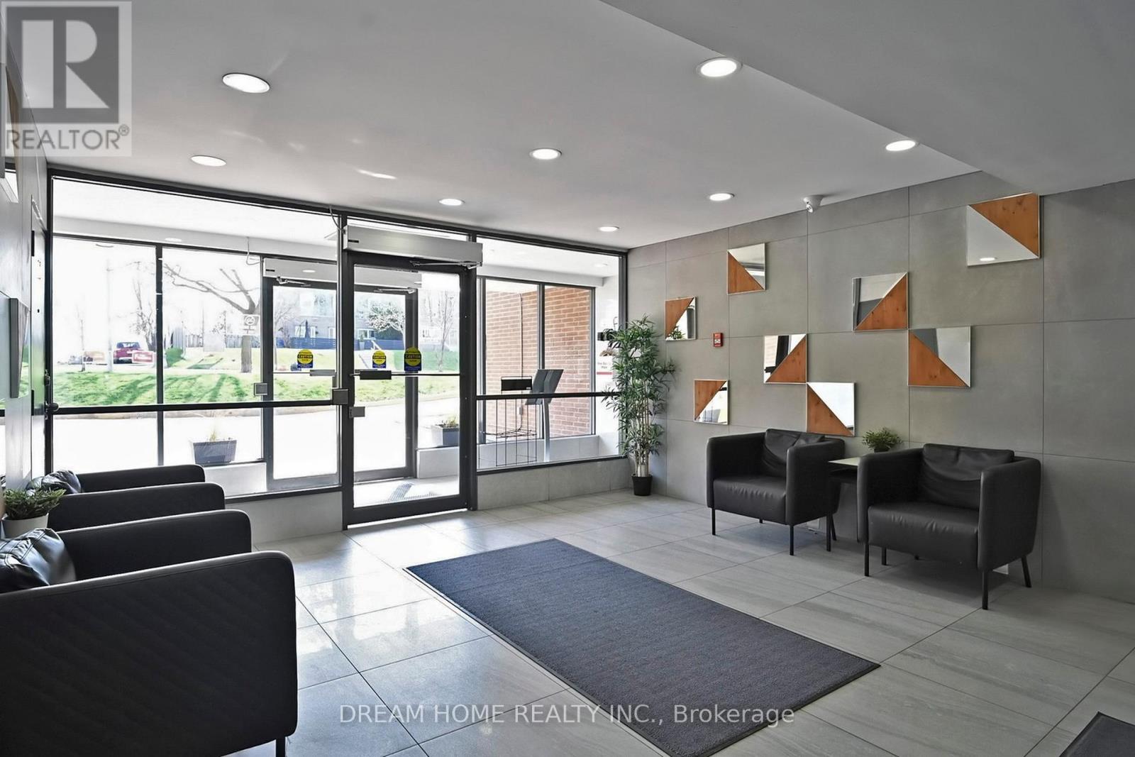 Row / Townhouse for Sale in 163 - 1395 WILLIAMSPORT DRIVE|Mississauga (Applewood), Ontario L4X2T4 3