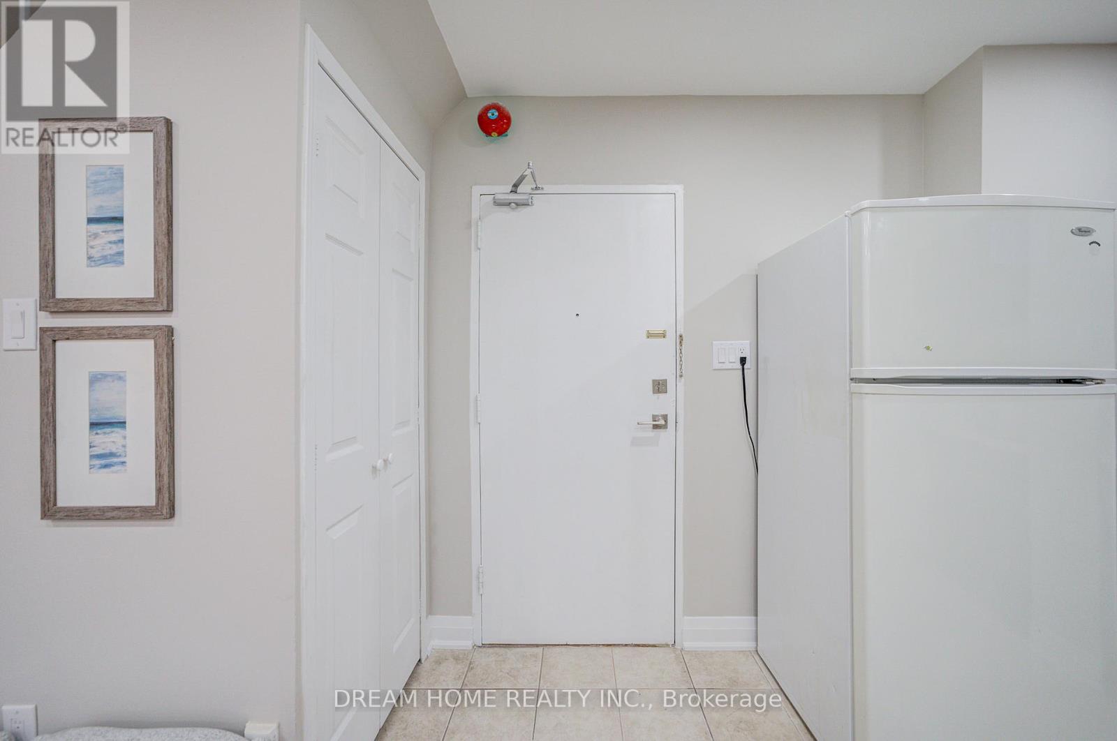 Row / Townhouse for Sale in 163 - 1395 WILLIAMSPORT DRIVE|Mississauga (Applewood), Ontario L4X2T4 5