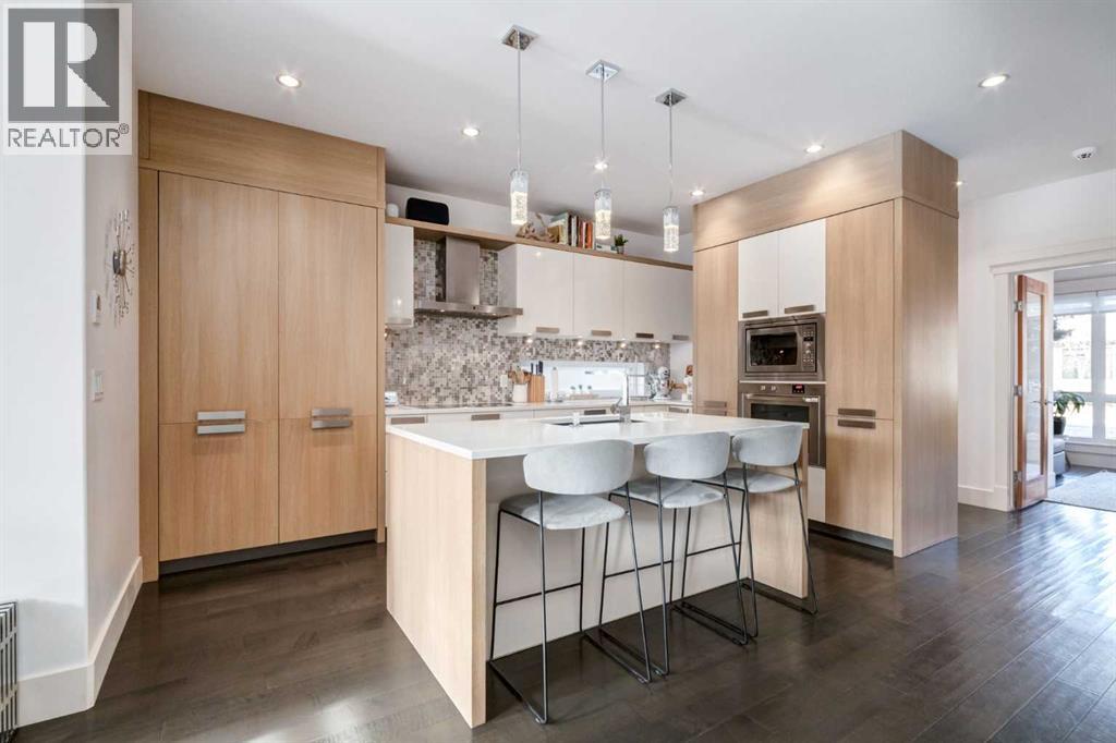 Duplex for Sale in 2613 3 Avenue NW|Calgary, Alberta T2N0L5 4